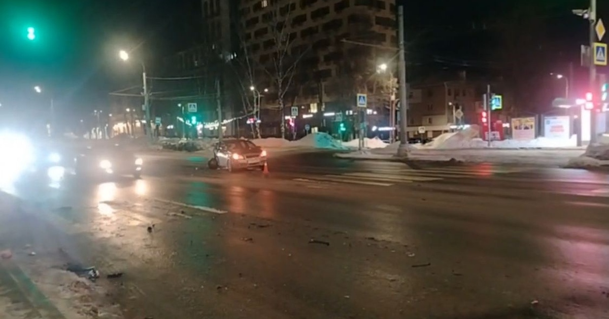 29-летняя девушка пострадала в ДТП с двумя легк...