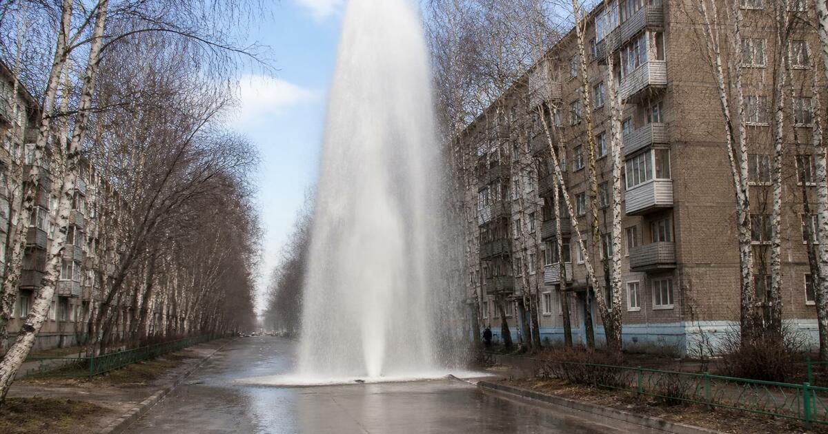 Прорыв водопровода на Окском съезде в Нижнем Новгороде На Окском съезде в Нижнем Новгороде днем 2 июня...
