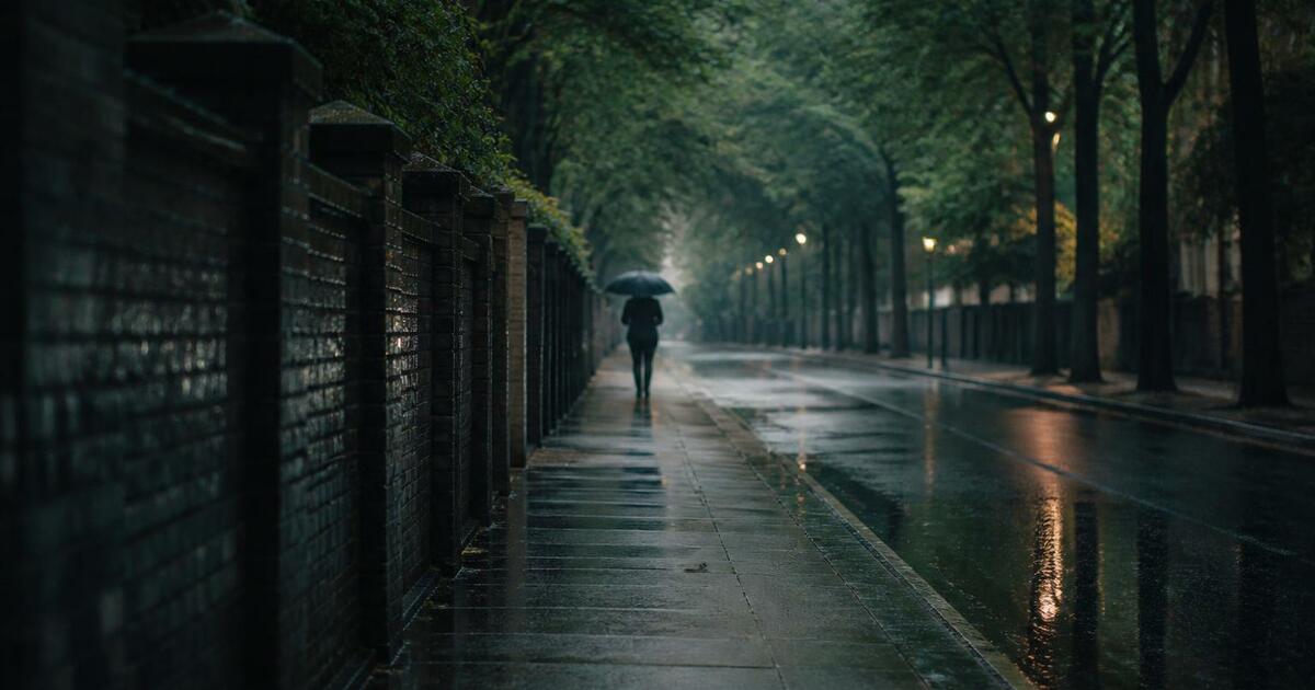 В поселке Новинки из-за оползня введен режим по...