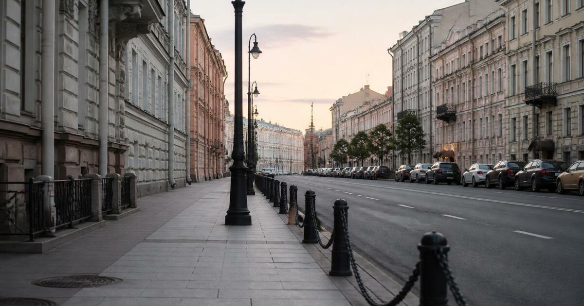 На Заречном бульваре установили первую опору канатной дороги через Оку В Нижнем Новгороде на Заречном бульваре установ...