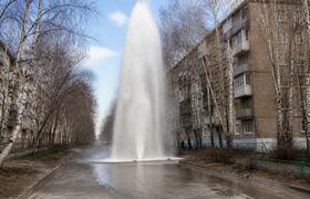Прорыв водопровода на Окском съезде в Нижнем Но...